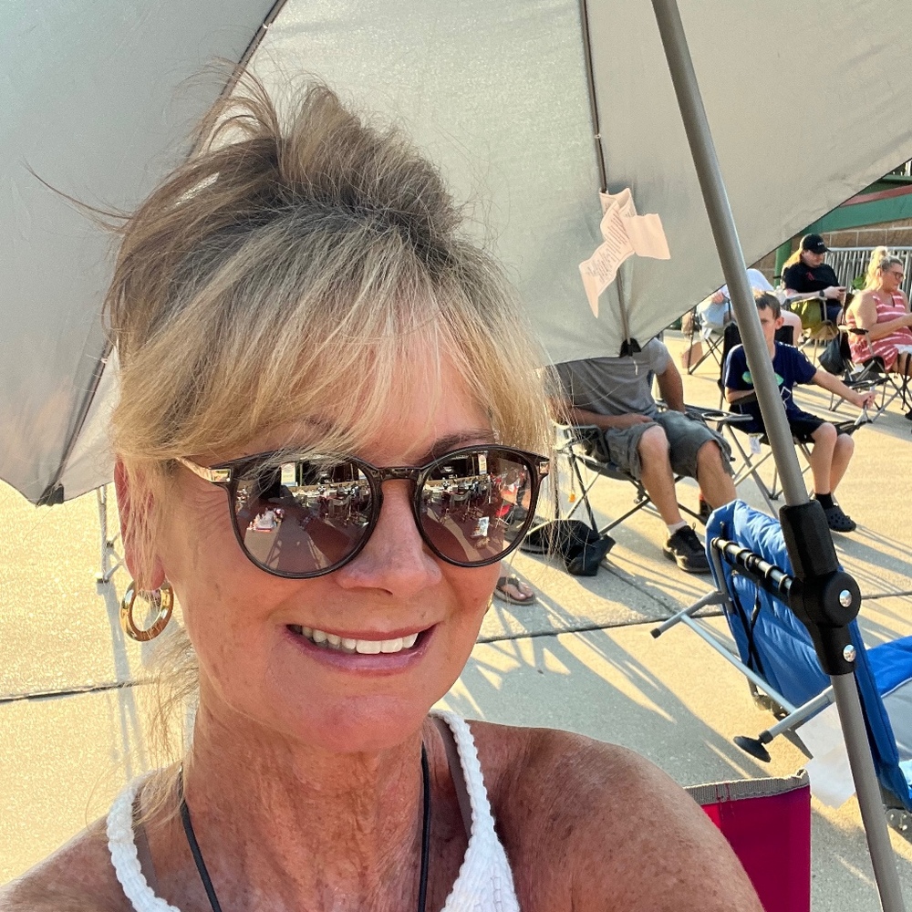 Meet your Posher, Debbie